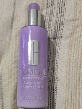 Clinique Lavender Cleansing Milk Bottle